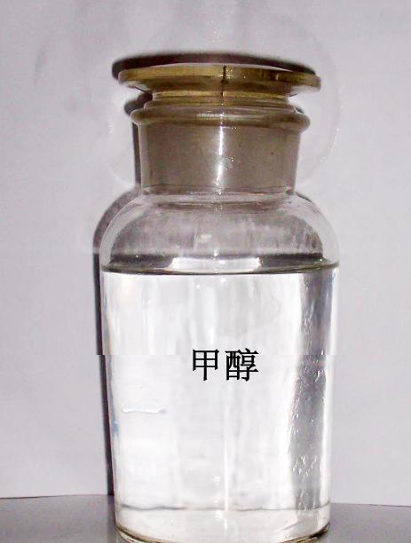  甲醇廠家的小編今天與您一起了解環(huán)保甲醇產(chǎn)品相關(guān)的介紹！劣質(zhì)煤很容易制成甲醇，很普通的煤制甲醇1.35噸煤可以制1噸甲醇.國(guó)內(nèi)的煤炭資源多，可以從二氧化碳中再生出甲醇來(lái)增值，再利用二氧化碳?xì)浠瘉?lái)增值。